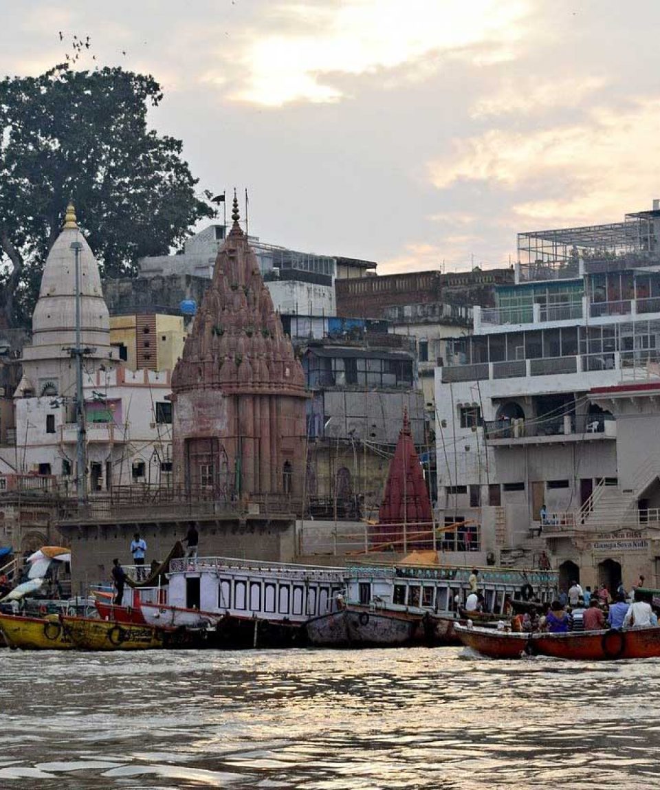 Varanasi-ganga-ghats-min
