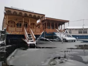 Kashmir Houseboat in Winters